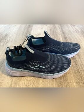 NWT Avia Navy and Light Blue Slip-On Athletic Sneakers Womens 6.5 / 7